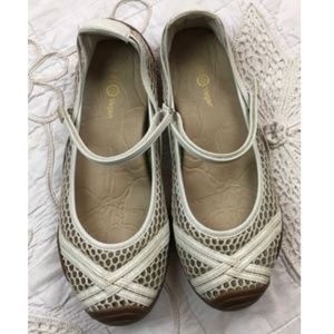 J-41 Vegan Sierra Mary Jane Shoes Size 7.5